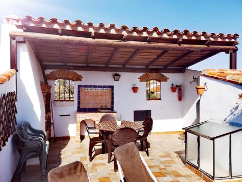Medina de las Torres House | Casa Las Torres