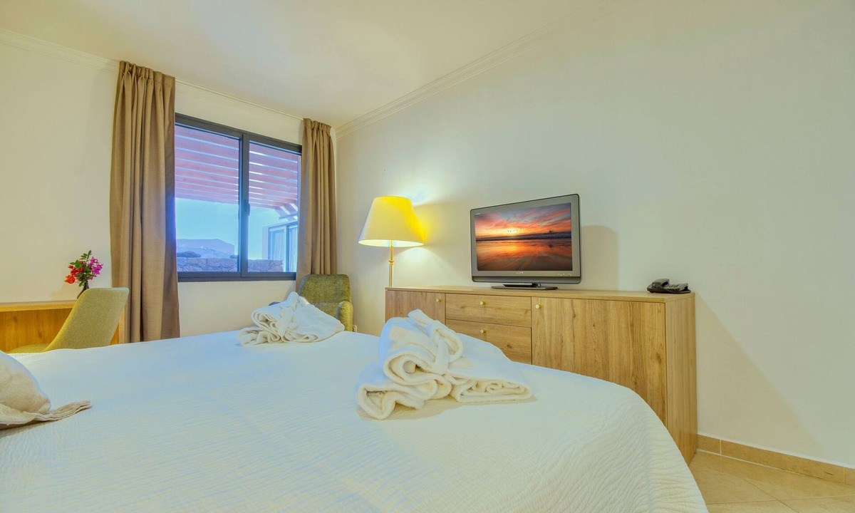 Monte Leon Hotel | Casa León Royal Retreat