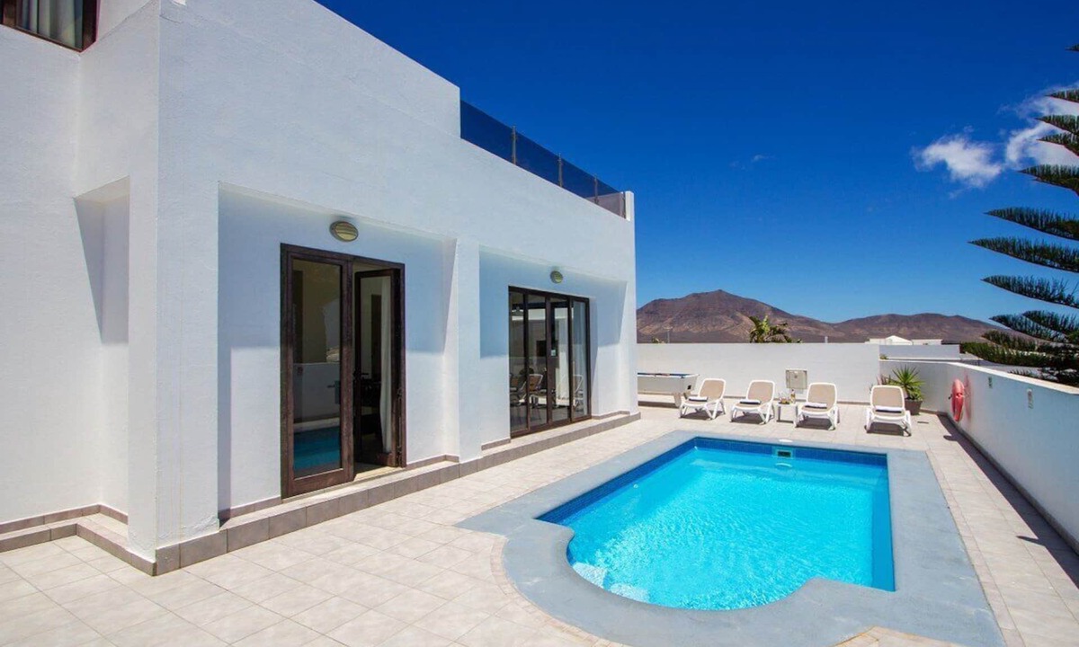 Playa Blanca Villa | Casa Maelle - Large Villa with Hot Tub & More