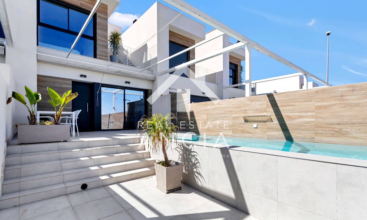 Rojales Villa | Casa Rojales Sweetwood - Luxury villa with private pool & jacuzzi