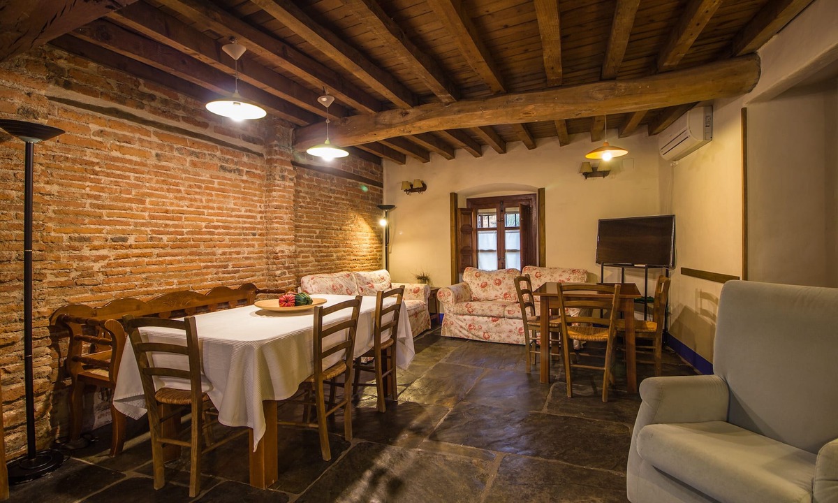 Malpartida de Plasencia Cottage | Casa Rural del Corral y Apartamentos for 10 people