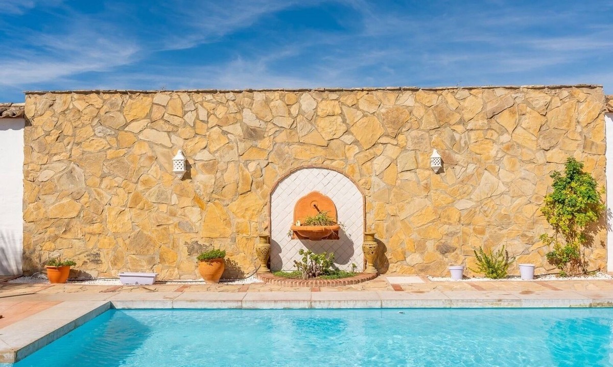 Fuente de Piedra Villa | Casa Rural Aire Fuente de Piedra by Ruralidays