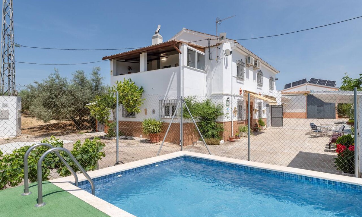Cabra House | Casa Rural 'La Esperanza Rural Tourist' con Piscina Privada, Wi-Fi y Aire Acondicionado