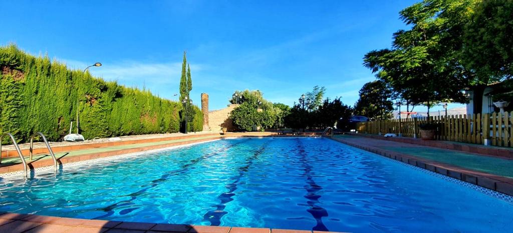 Priego de Cordoba Villa | Casa Rural Los Naranjos Para 7 Personas Pista De Tenis y Piscina privada