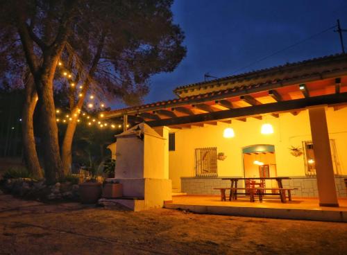 Rotova Ski Chalet | Casa Rural Pet Friendly con 10000 m2 de finca y piscina
