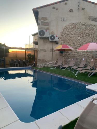 Casas del Monte House | CASA RURAL PUERTO - casa de piedra con piscina privada - Valle del Ambroz - Casas del Monte - IDEAL PARA DISFRUTAR EN FAMILIA O GRUPO DE AMIGOS