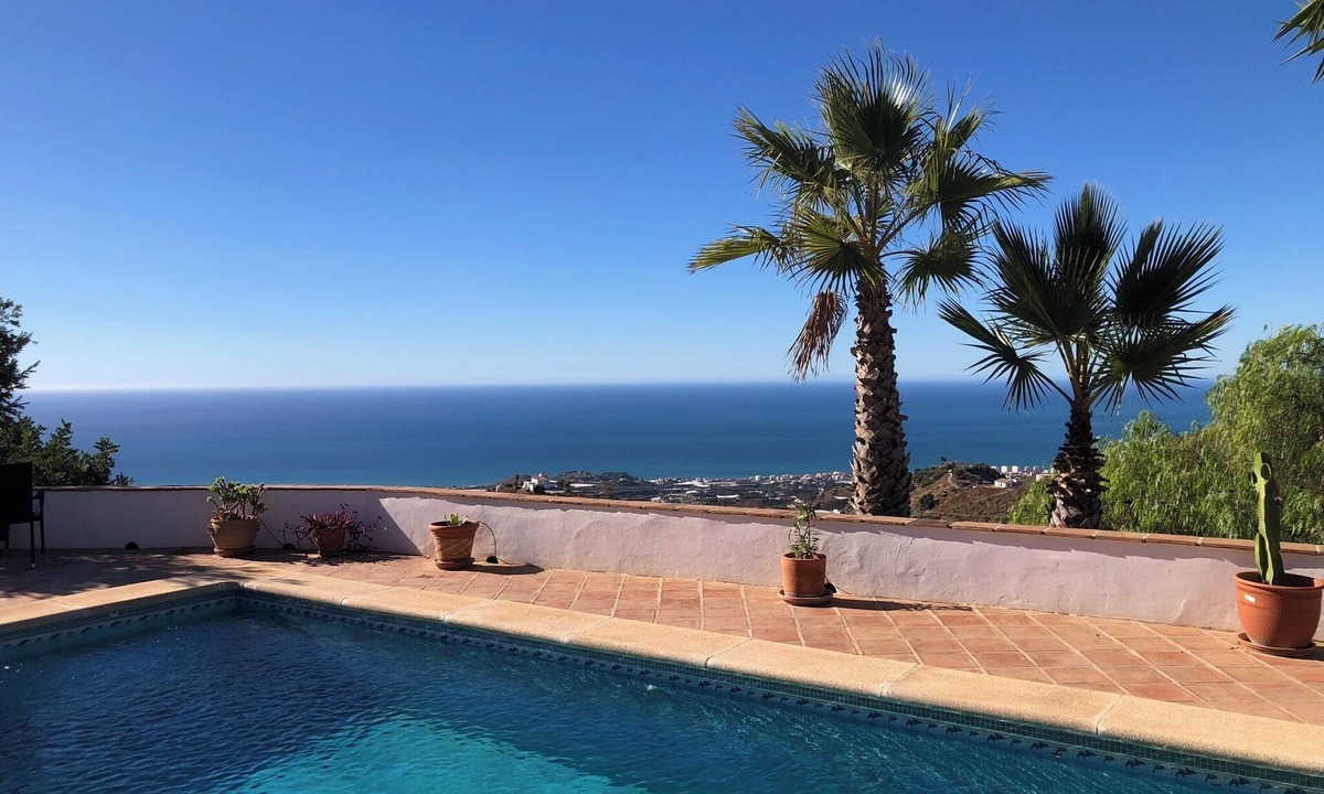 Sayalonga Villa | Casa Vista al Mar with breathtaking views of the Mediterranean and mountains
