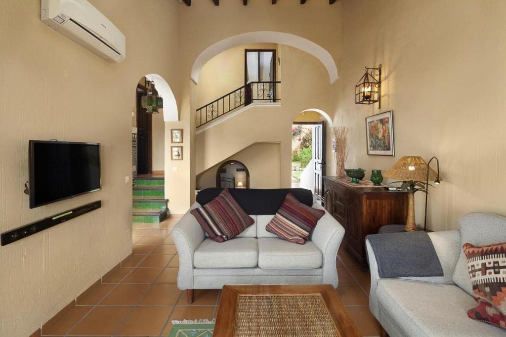 Oasis del Capistrano Apartment | Casablanca 35 Oasis Properties