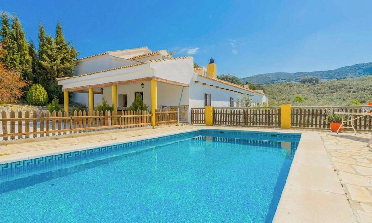 Montefrio Villa | Casas de Paquita - El Establo Montefrío by Ruralidays