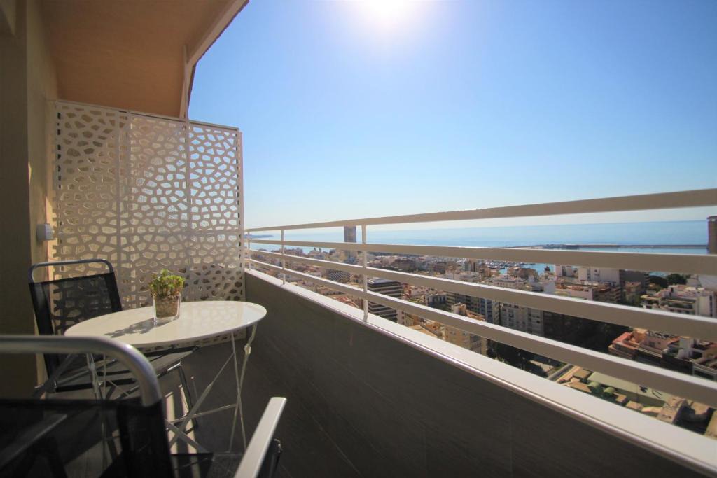Ensanche Diputacion Apartment | CasaTuris Estudio vistas increíbles en Centro de Alicante A115