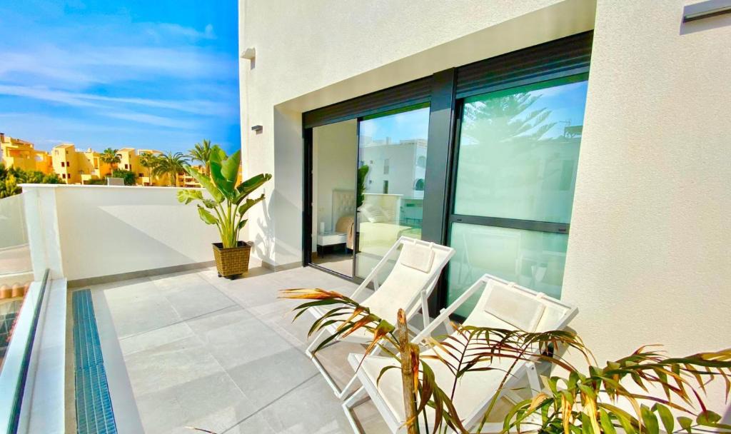 Puerto Rey House | CHALET CON PISCINA PRIVADA EN LA URB. DE PUERTO REY