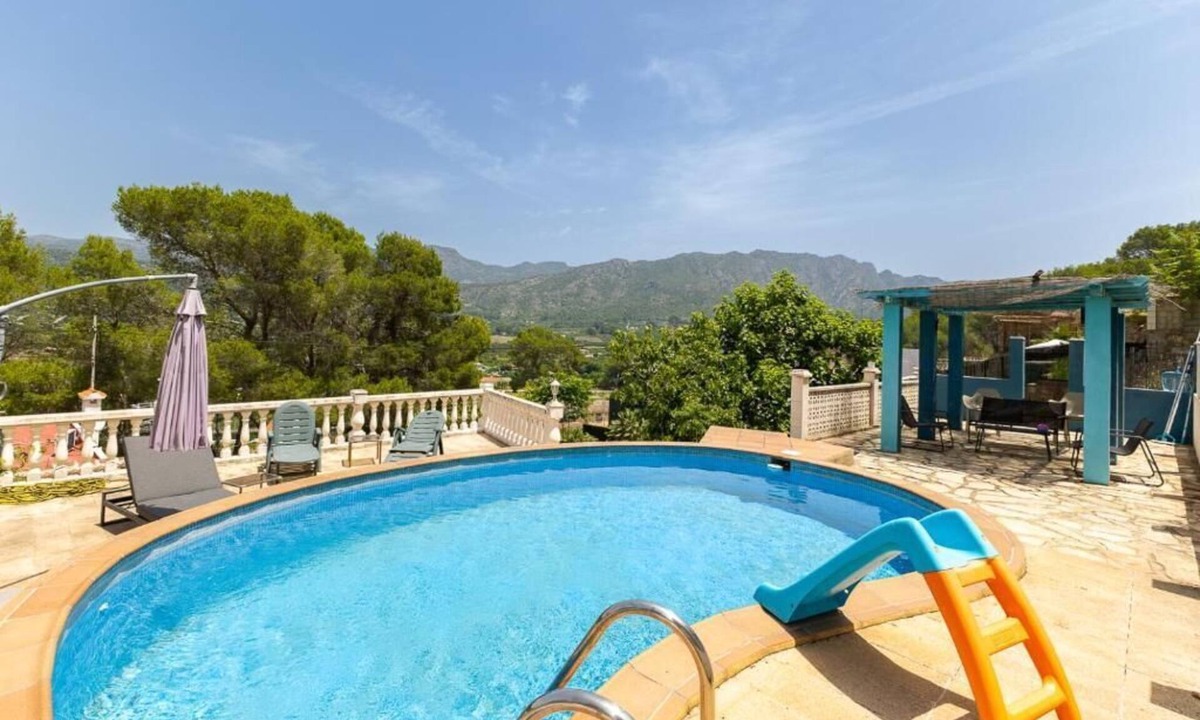 Carcaixent Ski Chalet | Chalet in the mountains, just 10 minutes from the beach!