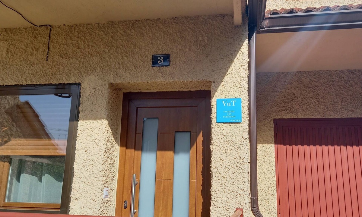El Barraco House | Chalet in the village of Barraco, Ávila, full of hiking trails.