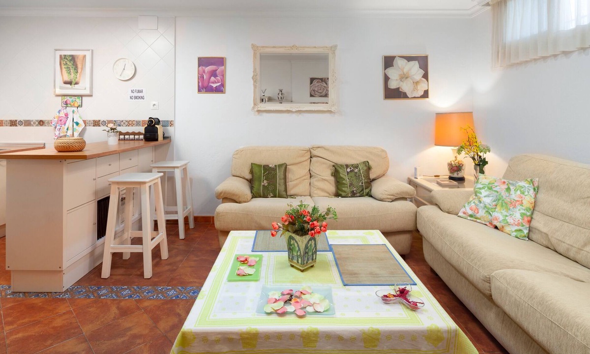 La Cala del Moral Apartment | Charming Apartment “Villa Jacaranda” Close to the Beach