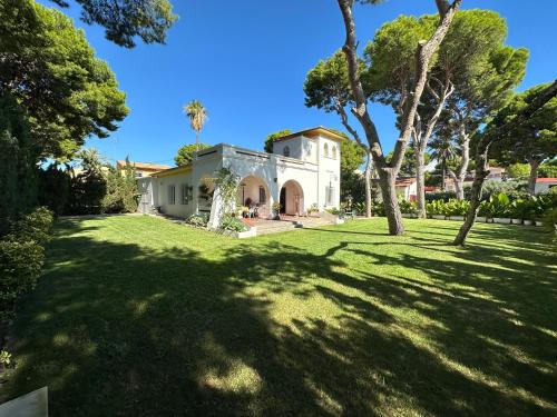 Coveta Fuma Villa | Charming Villa next to the Playa Muchavista Alicante