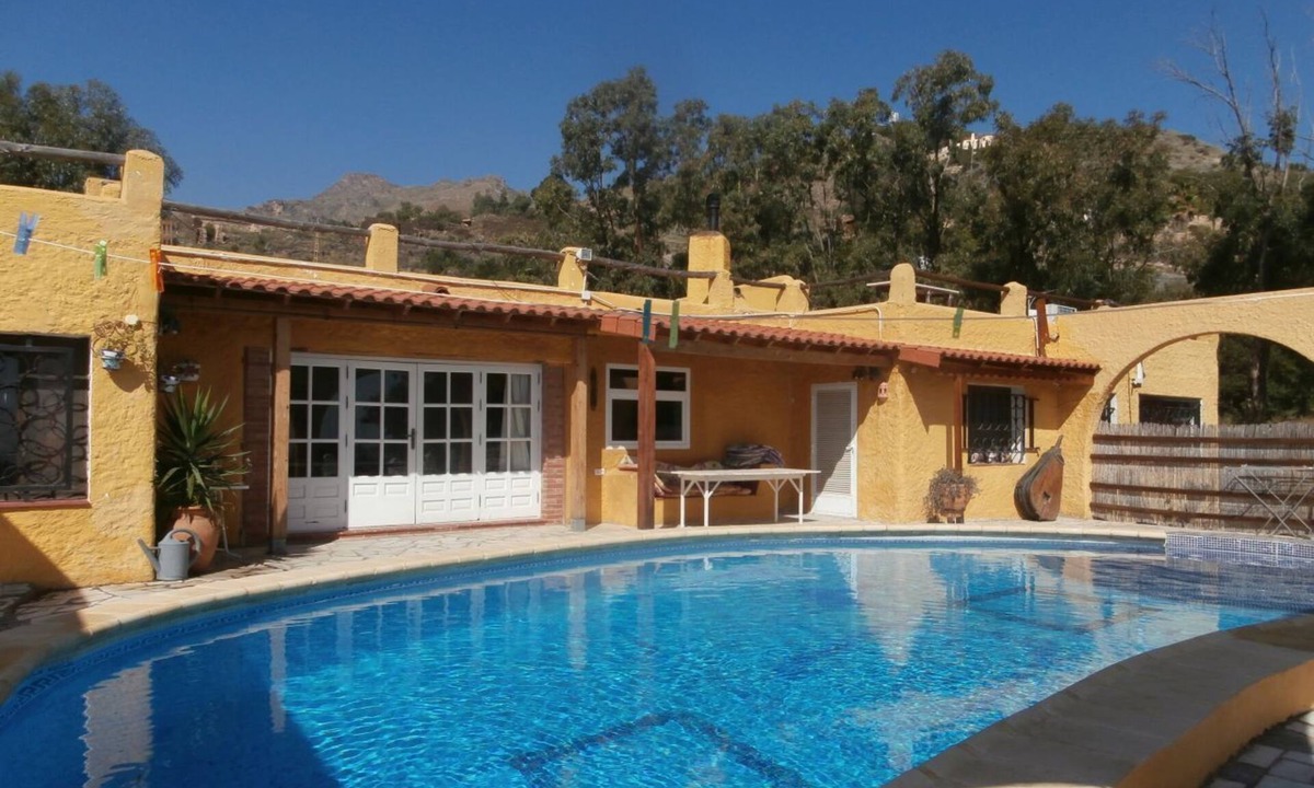 La Parata Villa | Charming villa with large private swimming pool, away from the busy beach areas