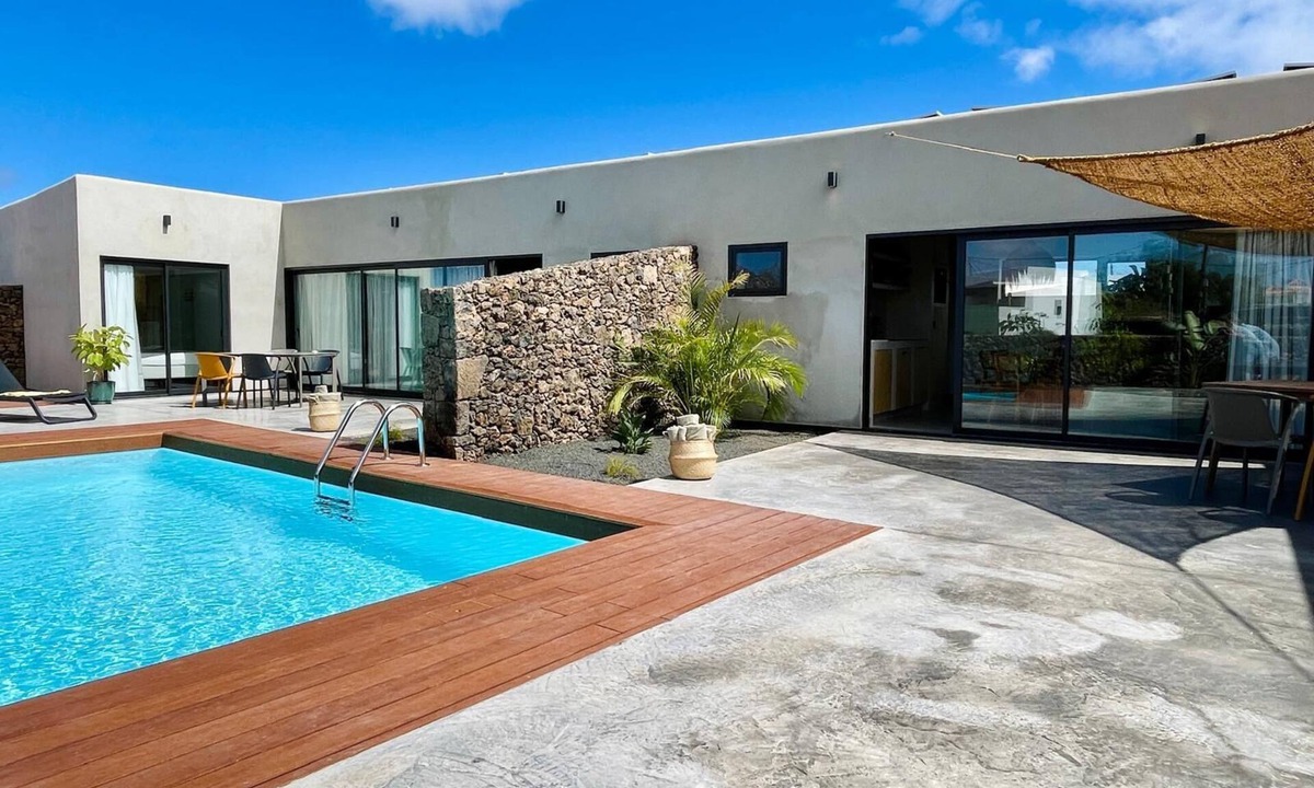 Lajares Villa | Coco's House Lajares - Luxury villa with private pool, 4 rooms & ensuite bathroom