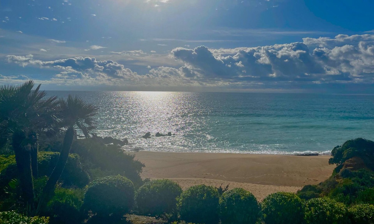 Cabo Roche Villa | Colores de Cádiz, vistas al mar y primera línea de playa