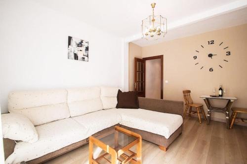Raval Roig Apartment | COSY 3 BED APT 200m FROM BEACH WiFi