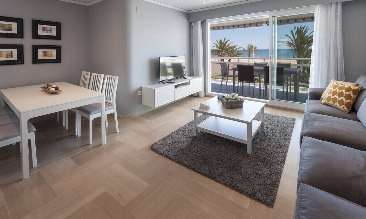 Playa de Gandia Apartment | Cosy apartment decorated, with wifi, in front of the beach, High speed wifi 150mbs - only families