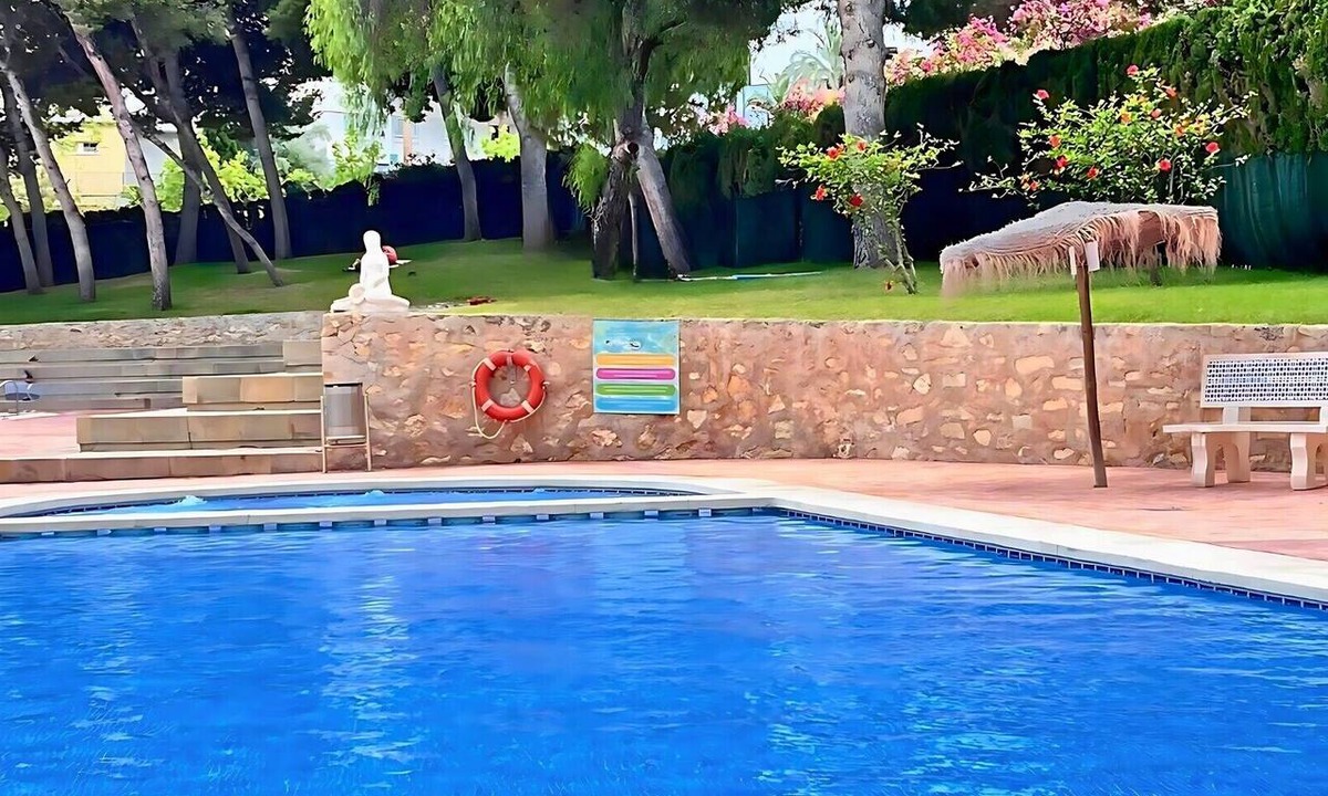 San Juan de Alicante Apartment | Cosy flat, 500 m from the beach with swimming pools and tennis court