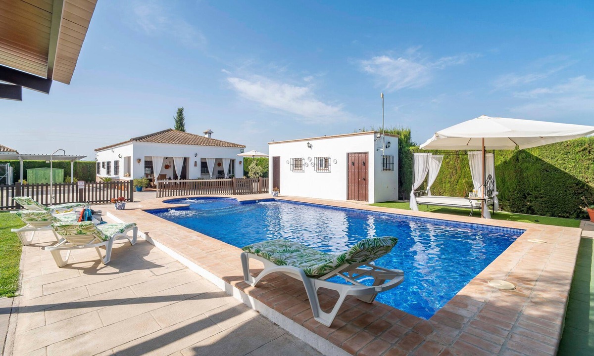 Marchena House | Country House 'Buhaira' with Private Pool, Wi-Fi and Air Conditioning
