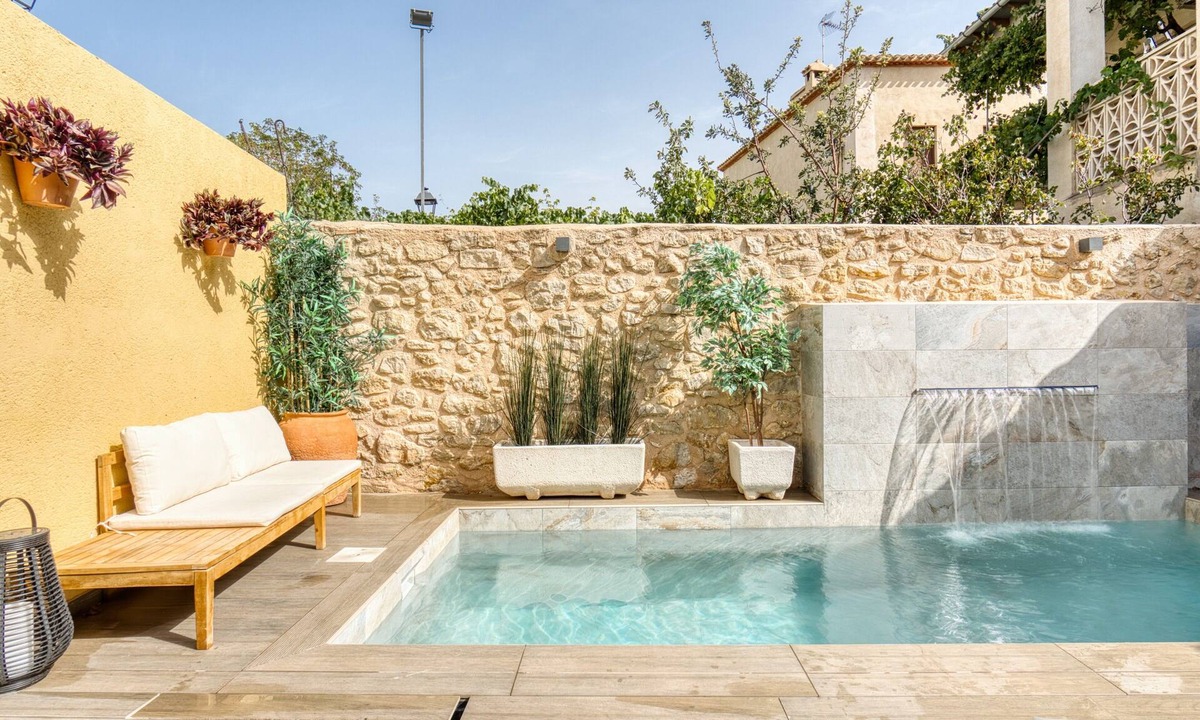 Alcoleja House | Country House 'Casa Amparo' with Mountain View, Private Pool and Wi-Fi