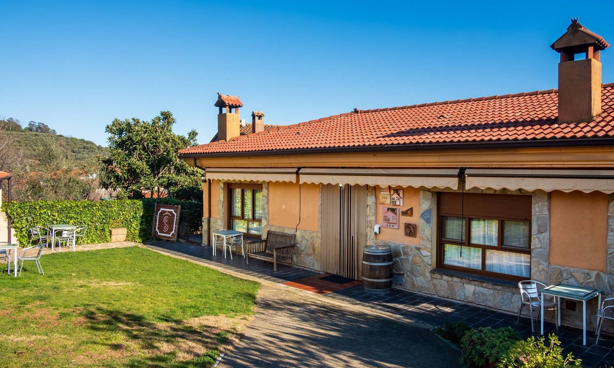 Sotoserrano House | Country House 'Casa Rural Arroal I' with Mountain View, Wi-Fi and Air Conditioning
