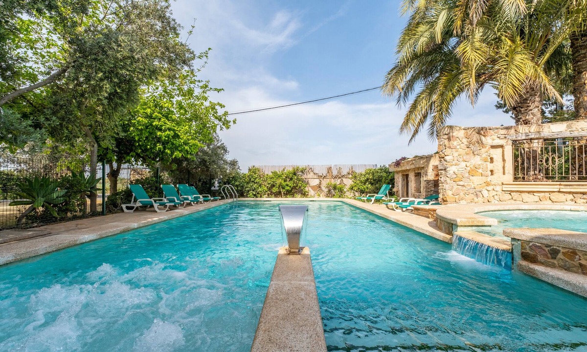 Catral House | Country House 'La Carrasca - Naranja' with Shared Pool, Wi-Fi and Air Conditioning