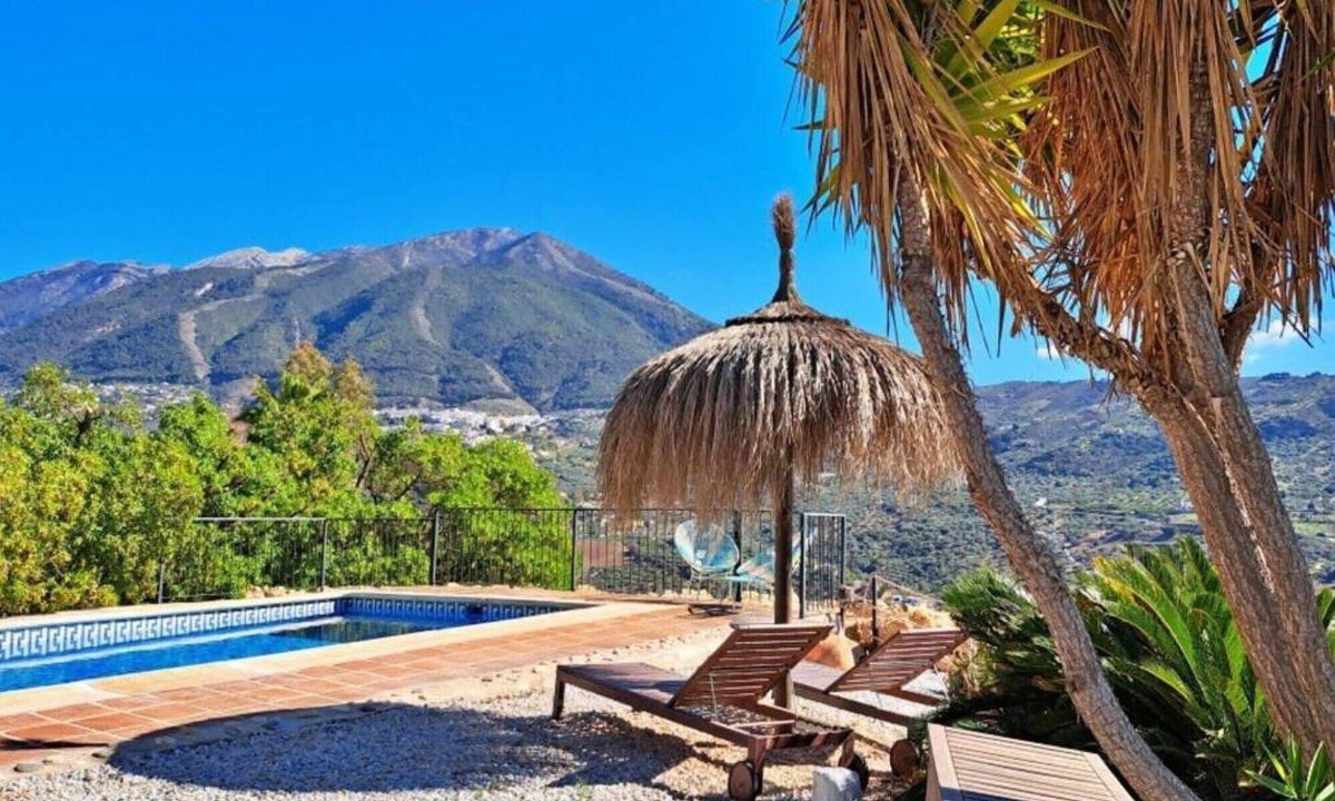 Alcaucin Villa | Country House 'La Perla Andaluza' with Mountain View, Wi-Fi, and Air Conditioning