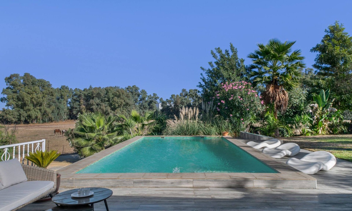 Villamartin House | Country House 'La Zua' with Private Pool, Wi-Fi and Air Conditioning