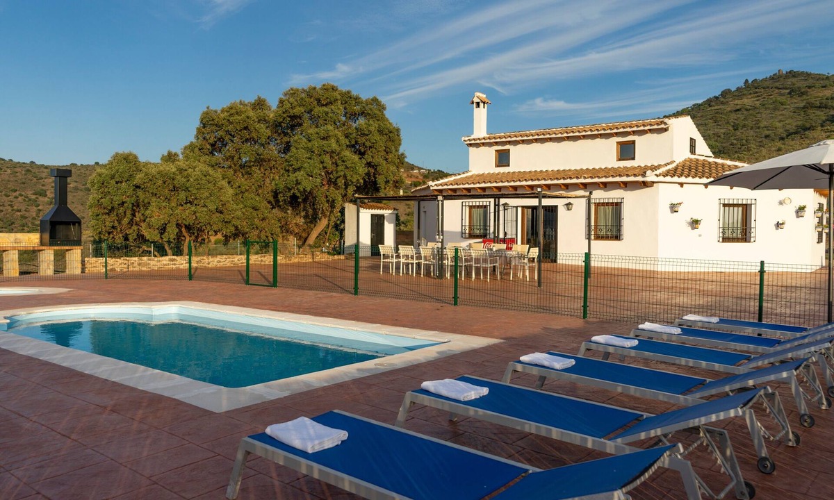 Casabermeja Villa | Country House 'Mis Niñas' with Mountain View, Private Pool and Wi-Fi