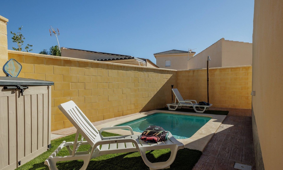 La Rinconada House | Country House 'Villa Con Piscina Cerca De Sevilla' with Private Pool, Wi-Fi and Air Conditioning