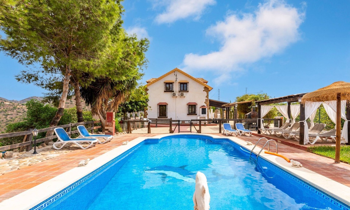 Almogia House | Country House with Air Conditioning, Pool, Terrace and Wi-Fi