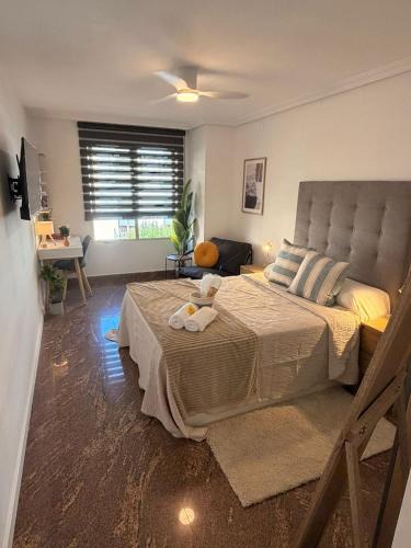 Benalua Apartment | Cozy room near Alicante Centre with wifi