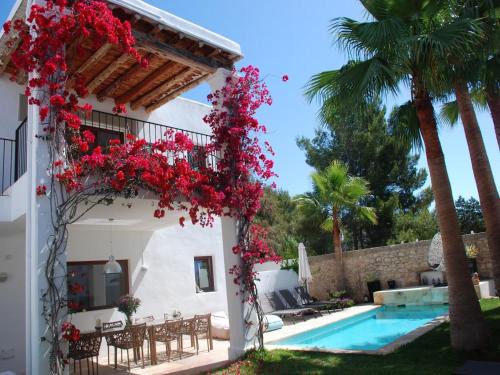 Santa Eulalia del Rio Villa | Cozy villa with beach view