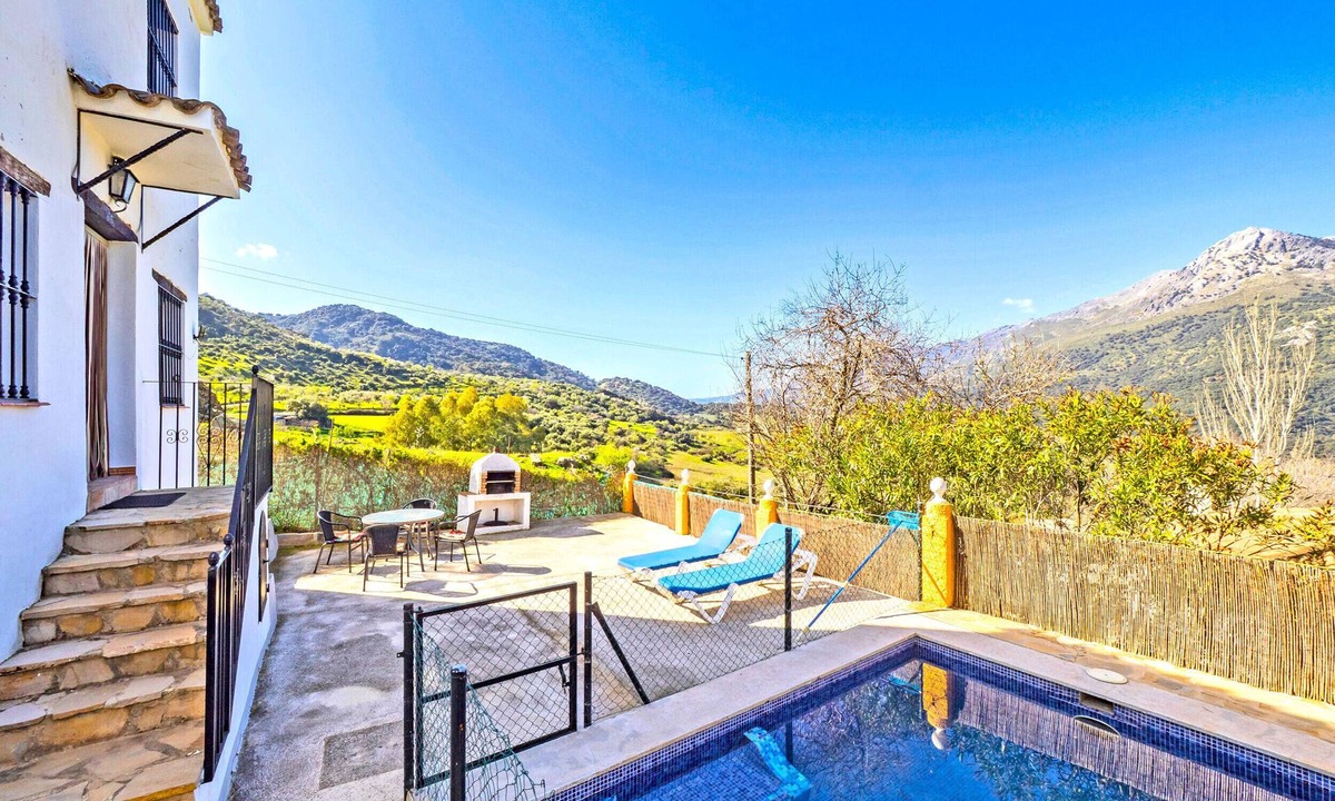 Jimera de Libar Cottage | Cubo's Casa Rural La Albahaca de Libar/private pool/free wifi/views