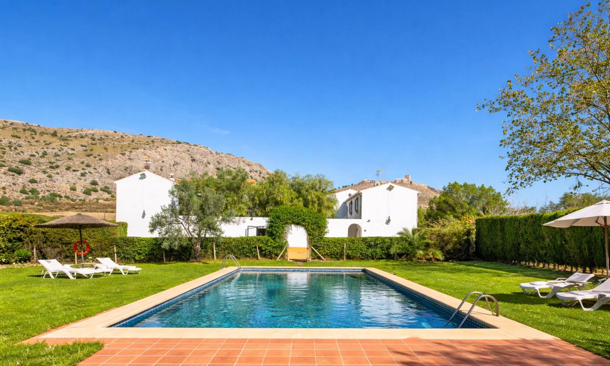 Teba Cottage | Cubo's Casa Rural Cortijo el Puntal/rural/private pool/large outdoor areas/views/free wifi