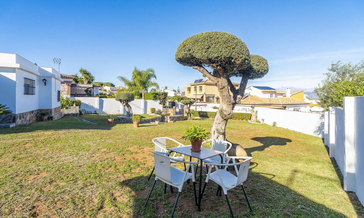 Alhaurin de la Torre Ski Chalet | Cubo's Cortijos del Sol Mayoral House/community pool/terrace/free wifi