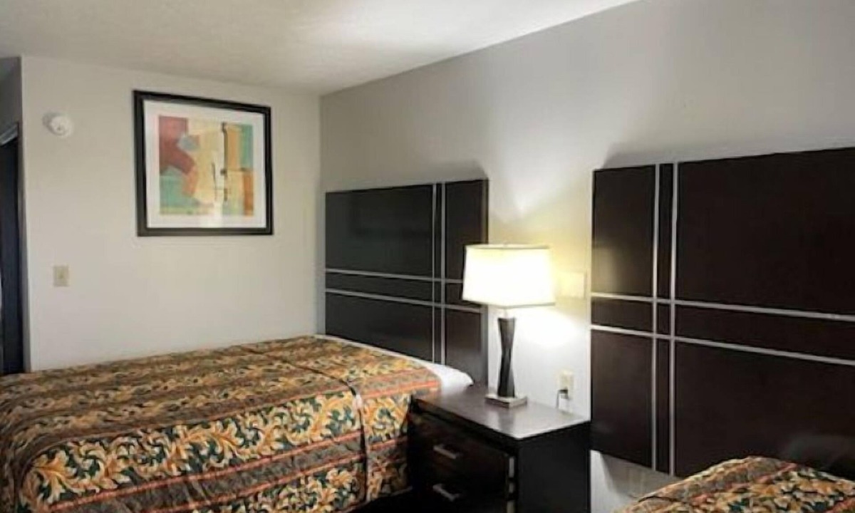 Xenia Hotel | Deerfield Inn