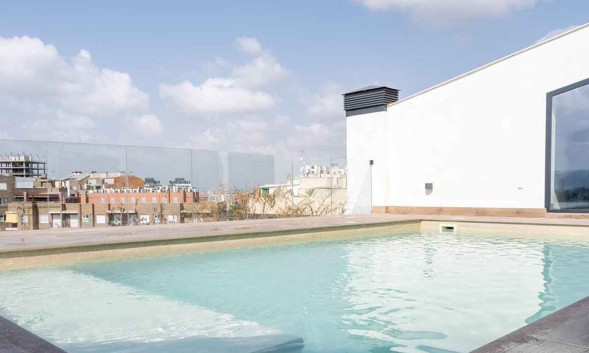 Santiago y Zaraiche Apartment | Design flat for 2 people with communal swimming pool and gym.