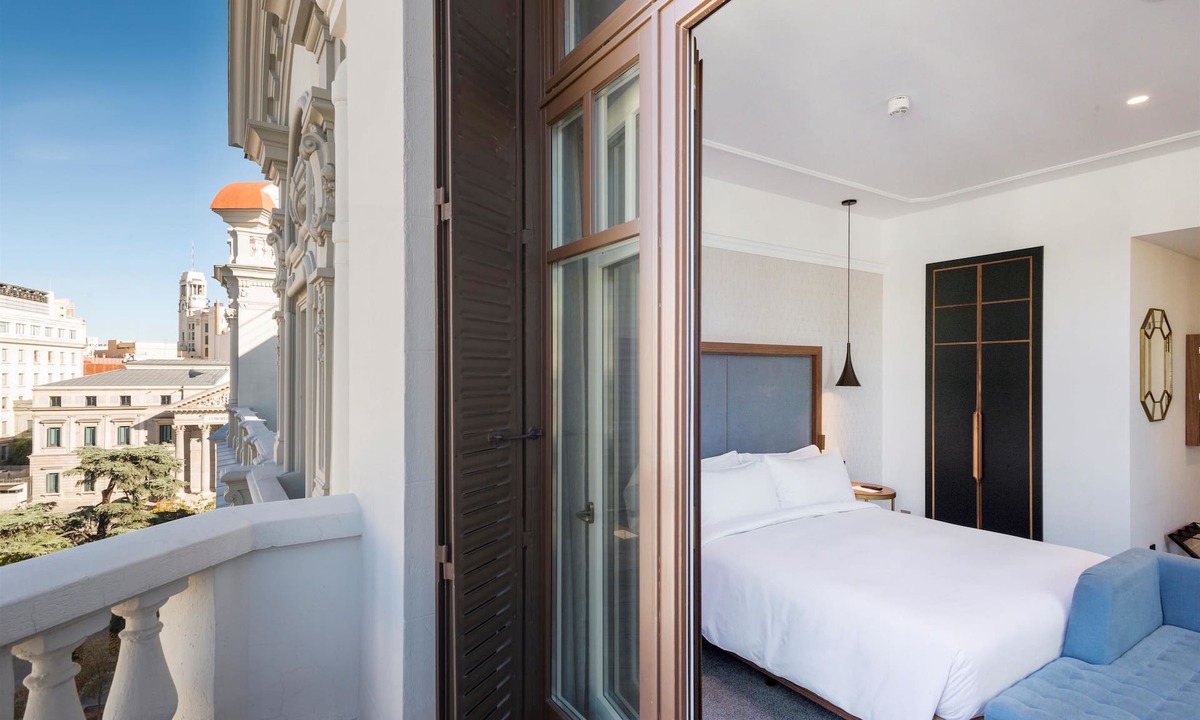 Cortes Hotel | DoubleTree by Hilton Madrid-Prado