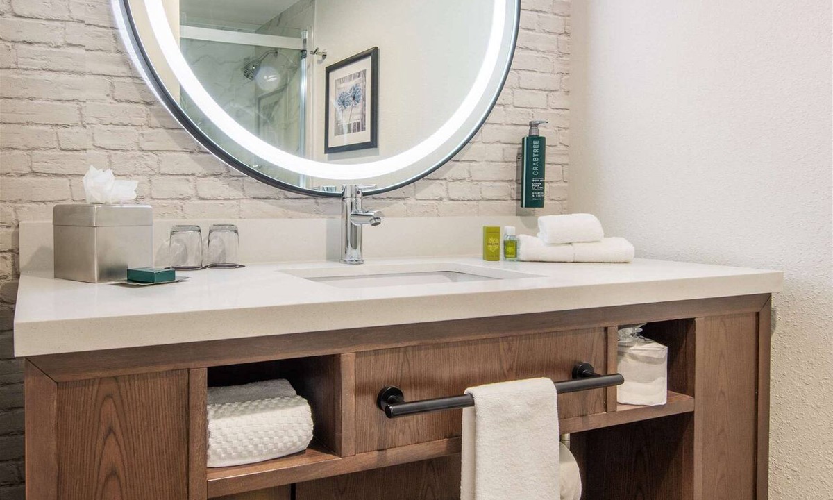 Cranbury Hotel | Doubletree by Hilton Monroe Township Cranbury