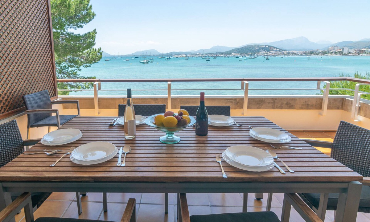 Puerto de Pollensa House | ED. BELLVEURE 2º A - Beautiful apartment on the seafront. Free WiFi.