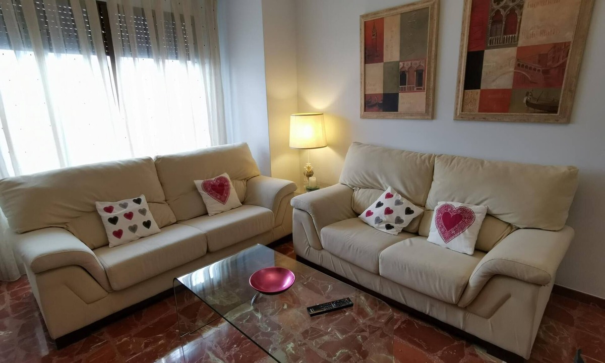 Centro Comercial Apartment | Eduardo Lucena 5, Mezquita