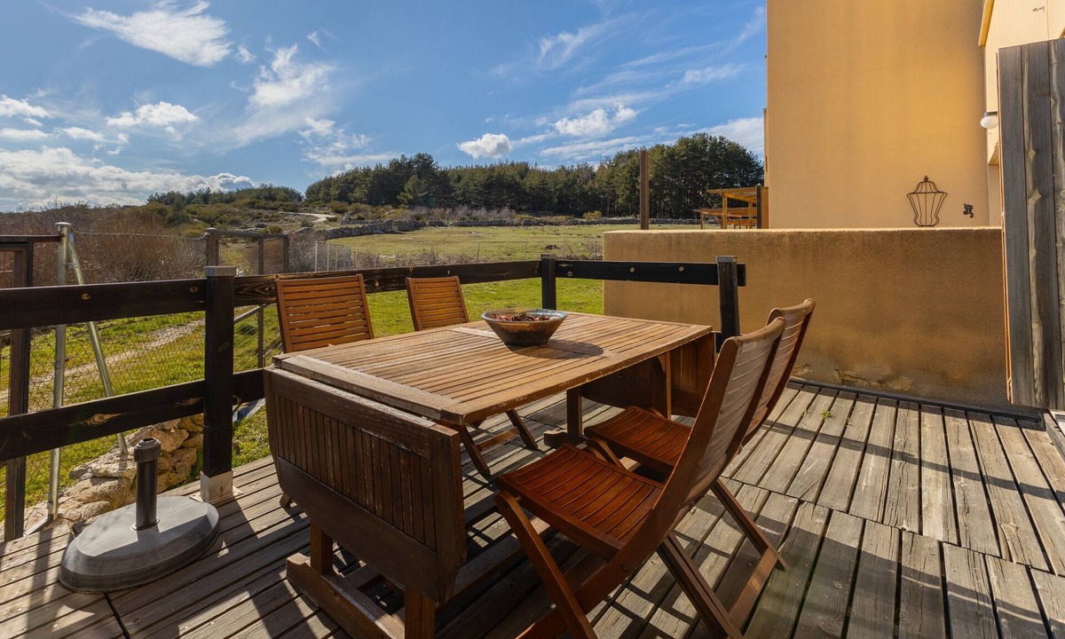 Navarredonda de Gredos House | El Arroyuelo I – Charming Rural House with Private Terrace in Ávila