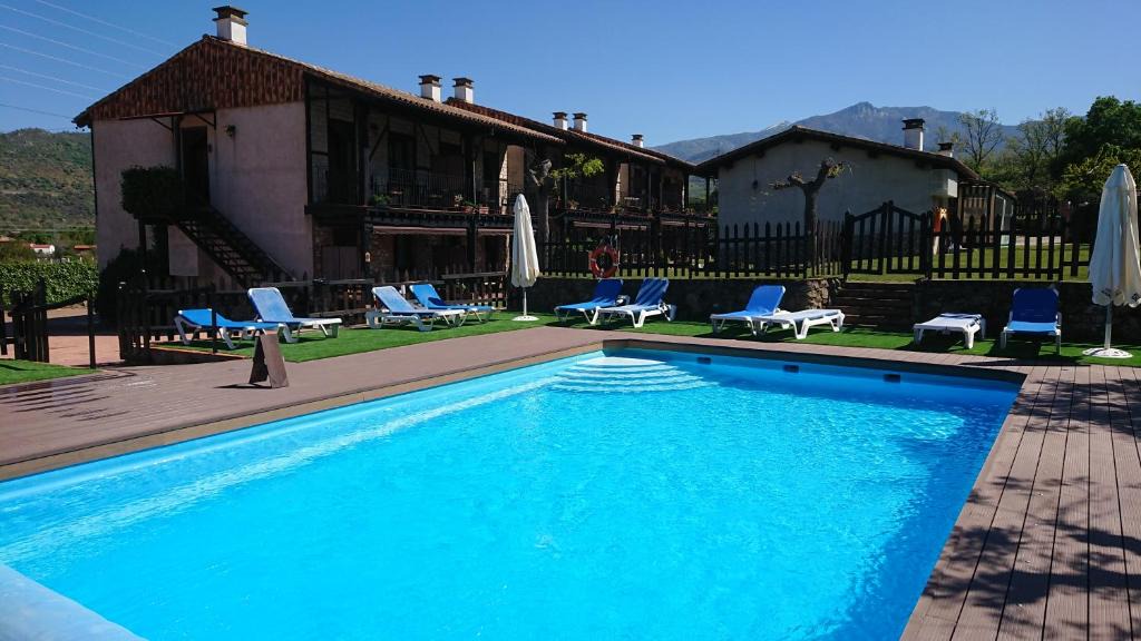 Hervas House | El Canchal de la Gallina -Cafetería -Aparcamiento gratis - Jacuzzi - Piscina de agua caliente abierta desde el 28 de Marzo