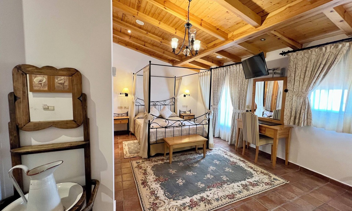 Burunchel Hotel | El Curro Hotel Rural