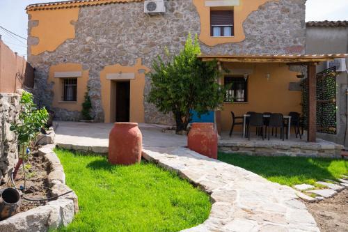 Sotillo de la Adrada House | EL PATIO DE LAS TINAJAS