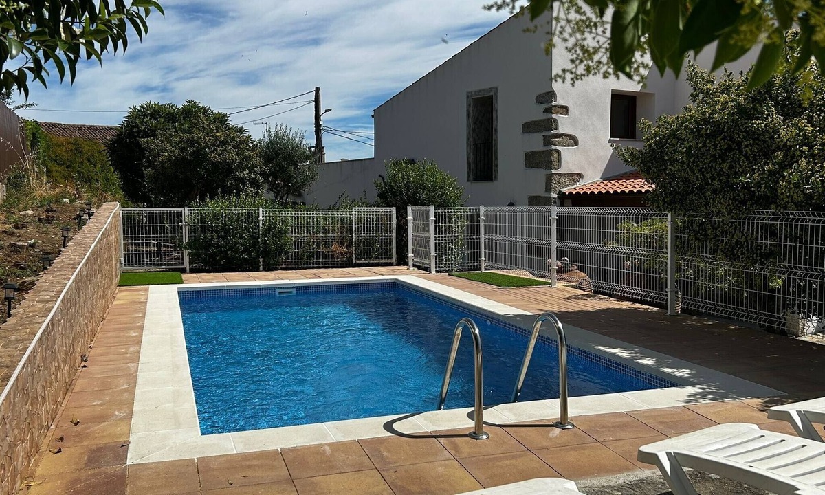 Aldea del Obispo House | El Trillo Country House in Aldea del Obispo, Salamanca, with Private Pool and Natural Setting